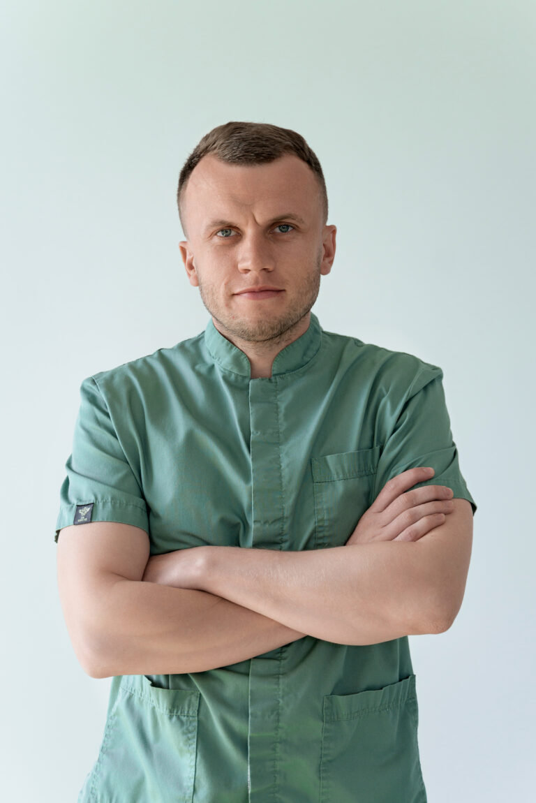 лікар офтальмолог Молошій Володимир Васильович