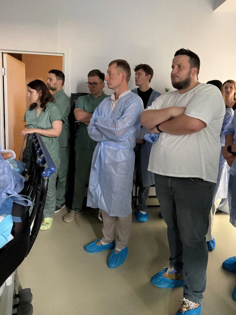 Лікарі-ендоскопісти, хірурги та гастроентерологи під час практичного навчання у Lviv Medical Center